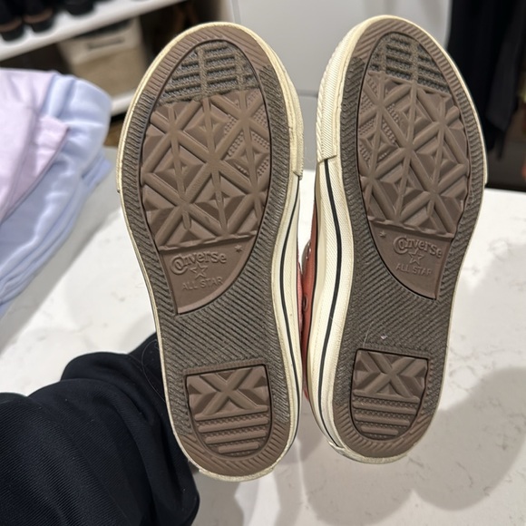 Pink Converse - Picture 5 of 9